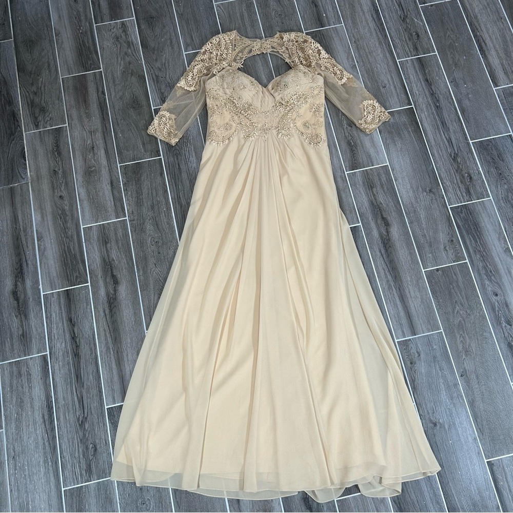 Mori Lee VM Collection MOB 71204 Size 10 Sheer Sleeve Sample Dress Champagne